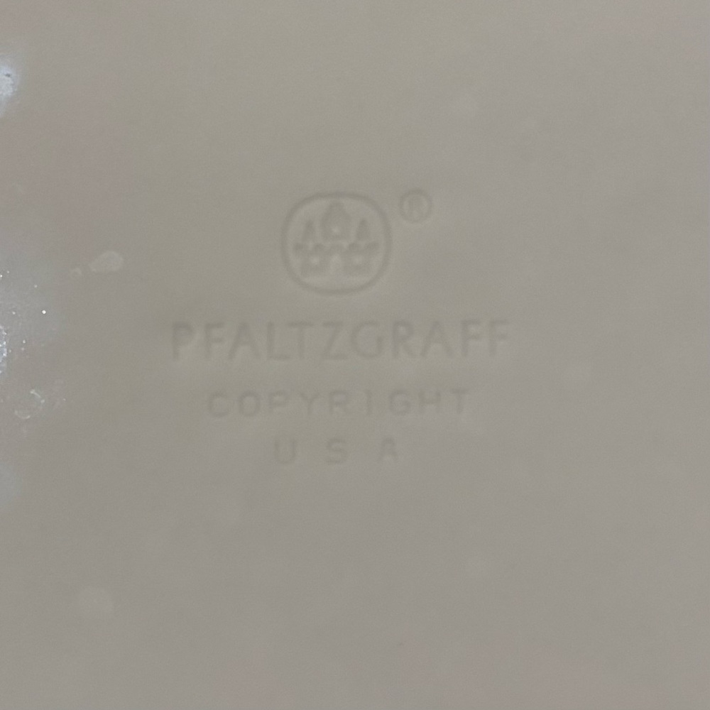 Two vintage Pfaltzgraff Juniper dinner plates - Picture 3 of 4